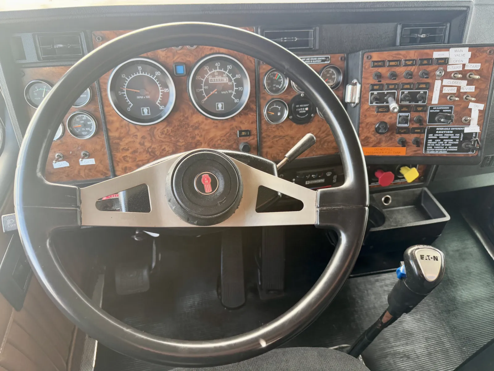 1999 Kenworth W900 - image 16