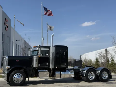 2022 PETERBILT 389 for sale in New Lenox, IL