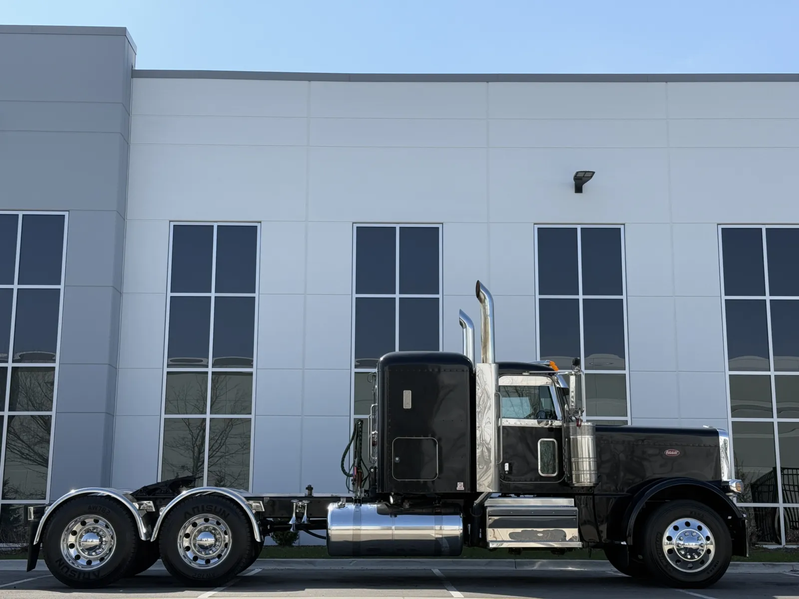 2022 Peterbilt 389 - image 3