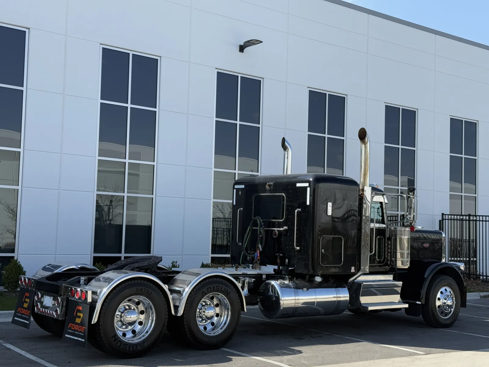 2022 Peterbilt 389 - image 5