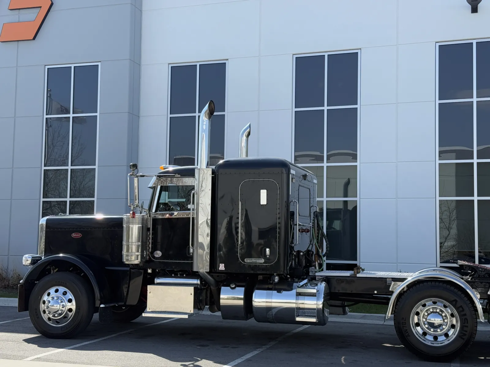 2022 Peterbilt 389 - image 8