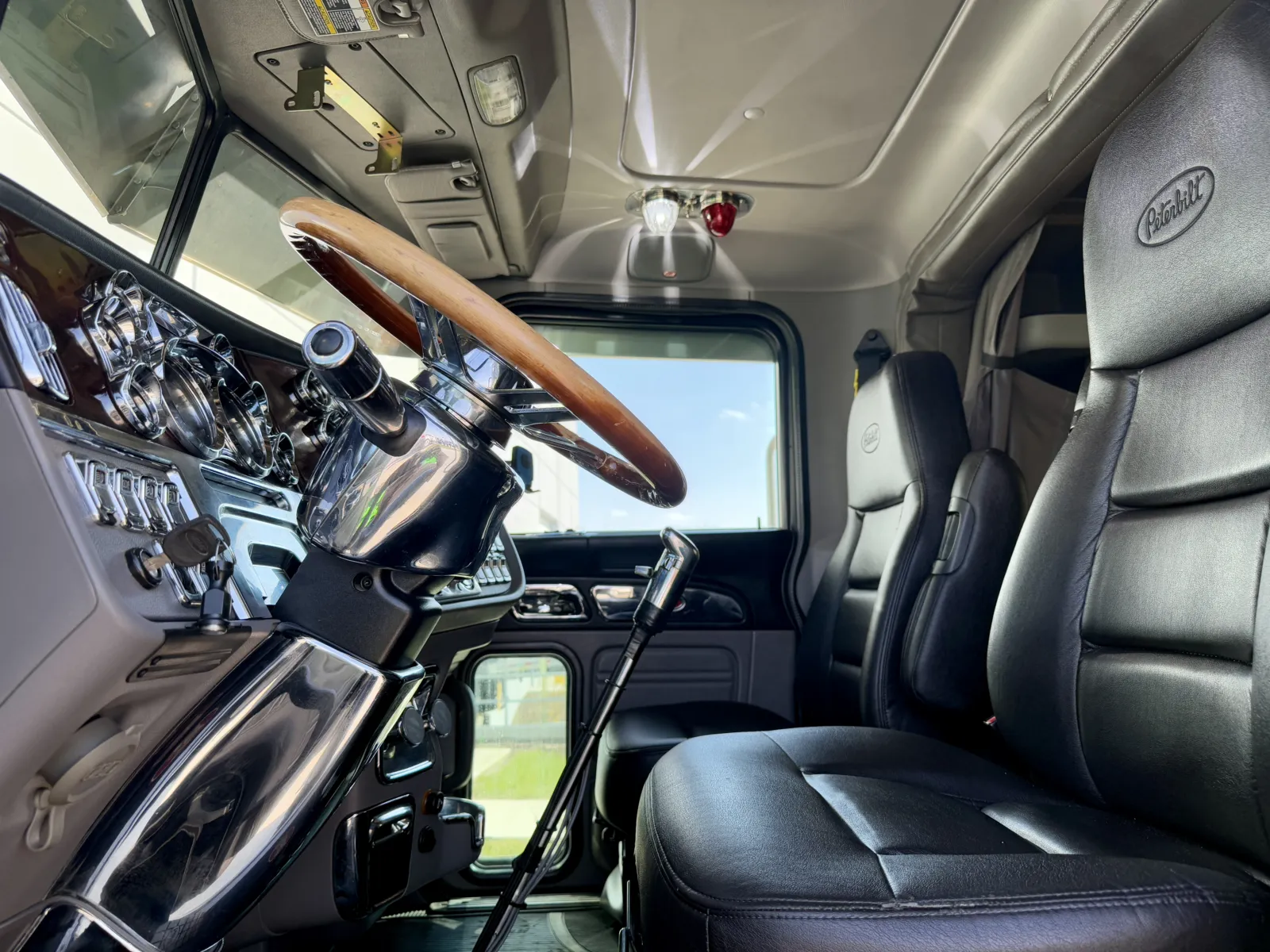 2022 Peterbilt 389 - image 14