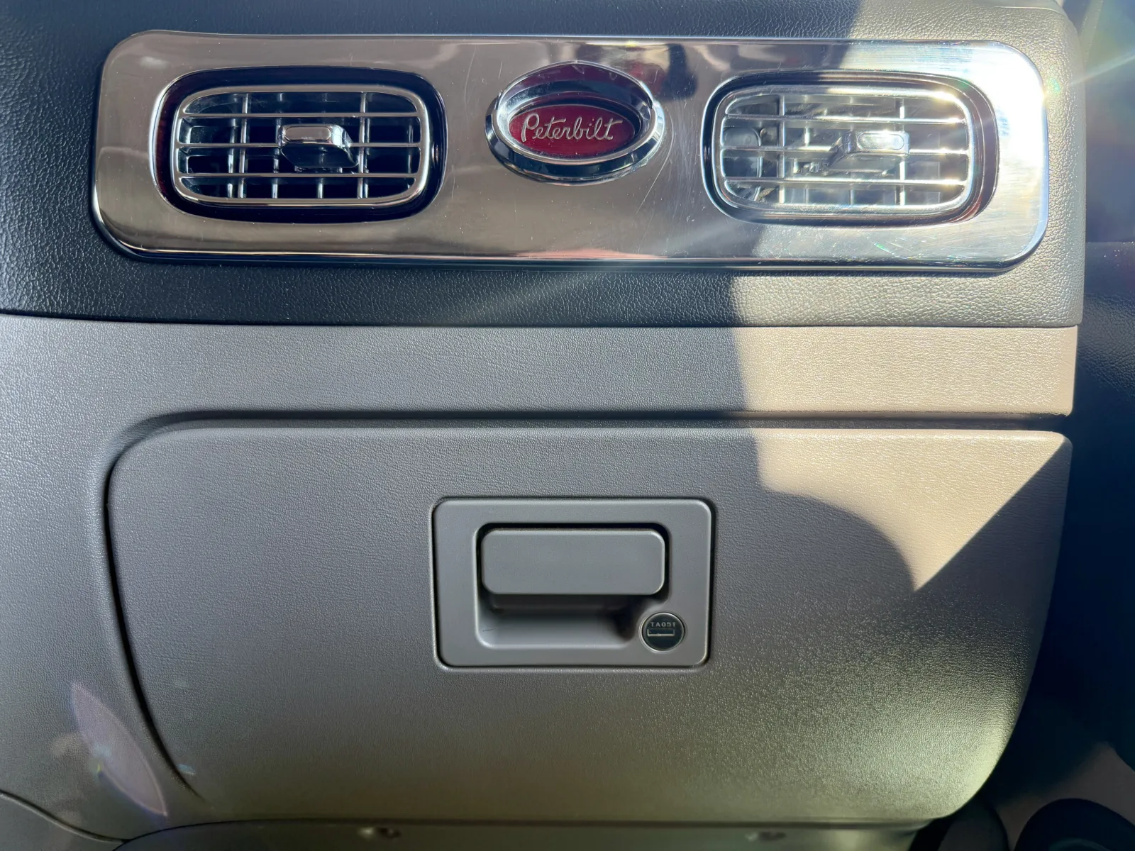 2022 Peterbilt 389 - image 19