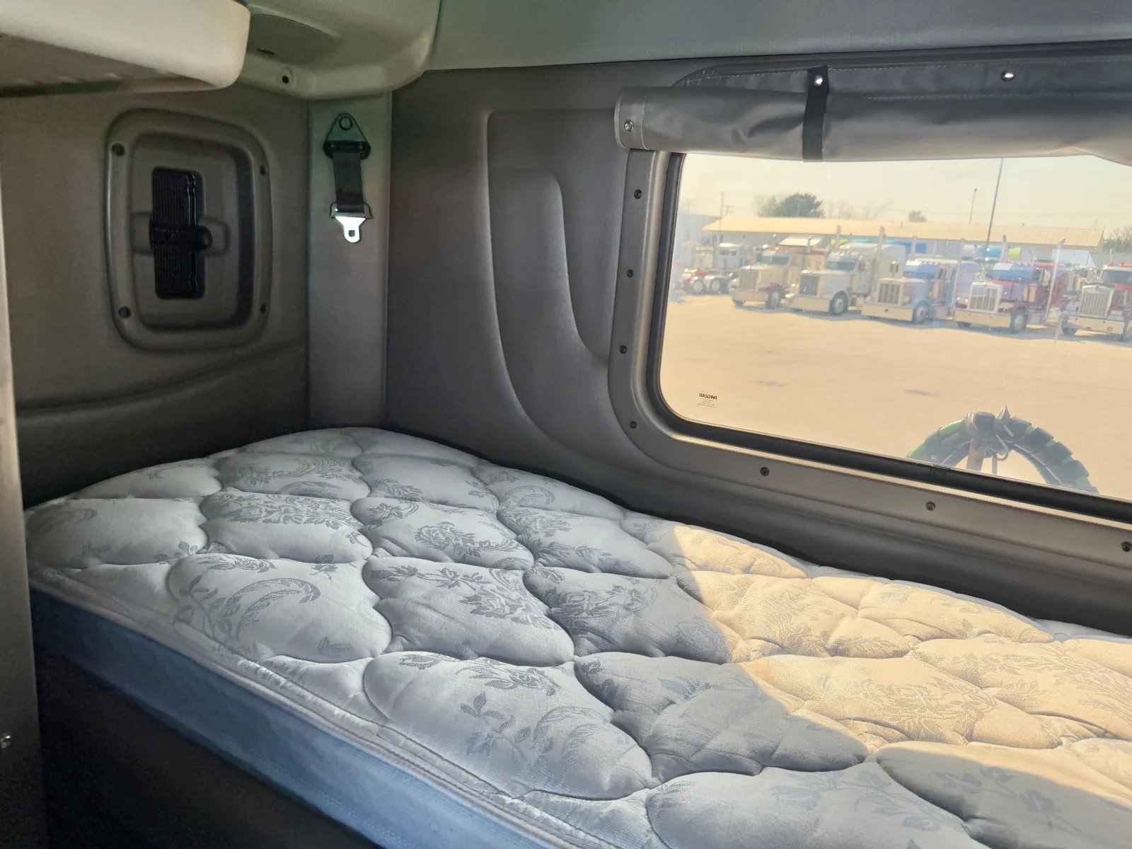 2022 Peterbilt 389 - image 22