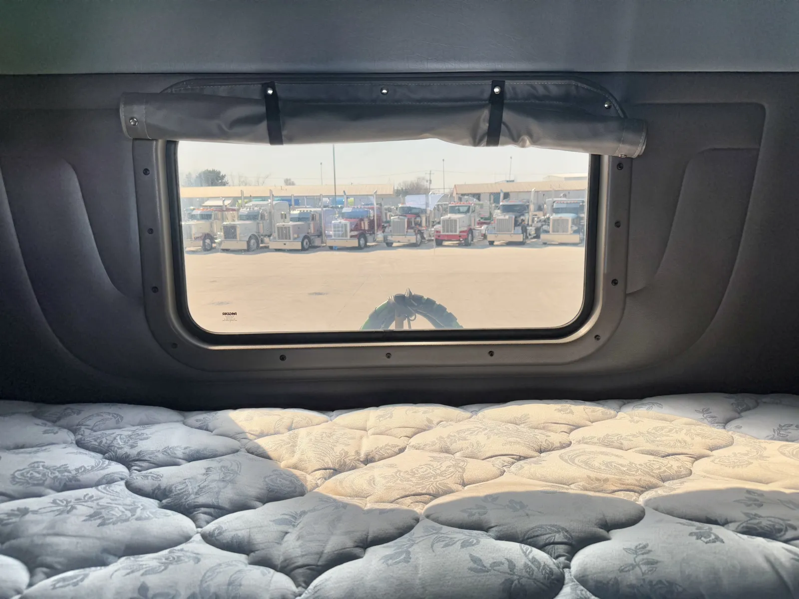 2022 Peterbilt 389 - image 23