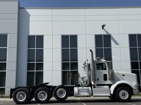 Another view of 2015 PETERBILT 367 for sale in New Lenox, IL at Forge Truck Centers - Illinois