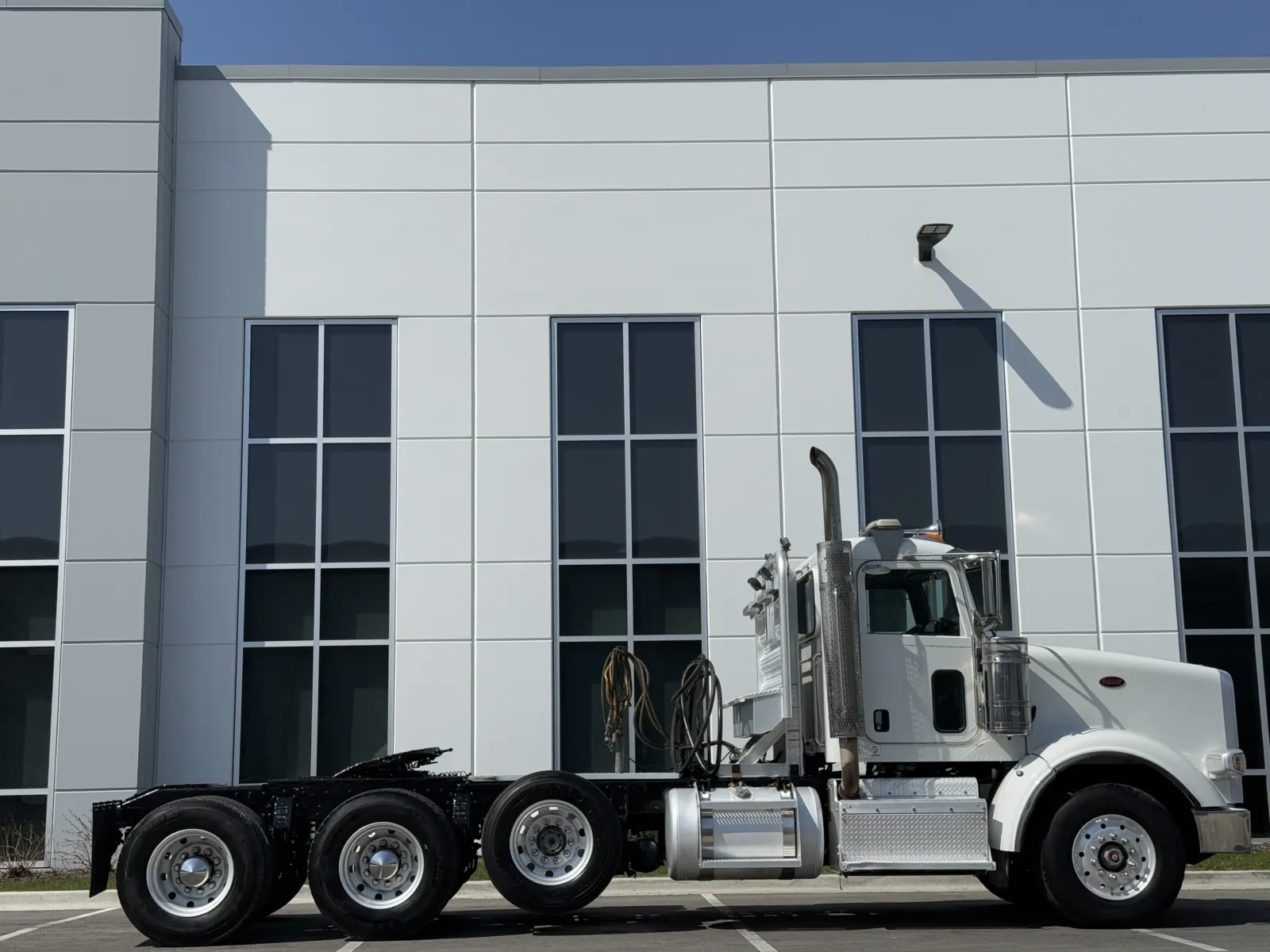 2015 Peterbilt - image 3