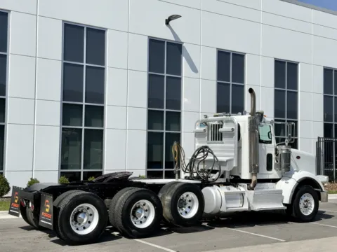 More photos of 2015 PETERBILT 367 at Forge Truck Centers - Illinois, IL