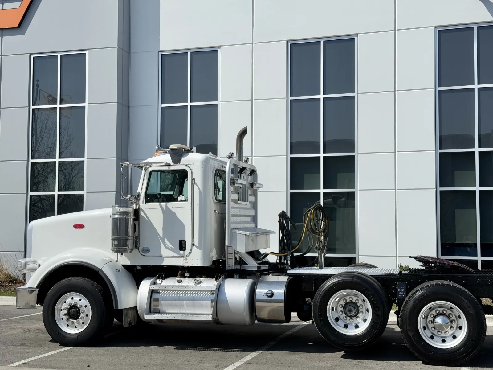 2015 Peterbilt - image 8