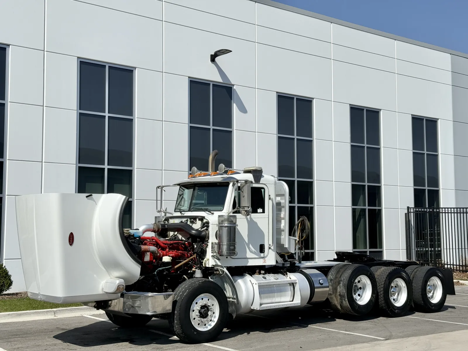 2015 Peterbilt - image 10