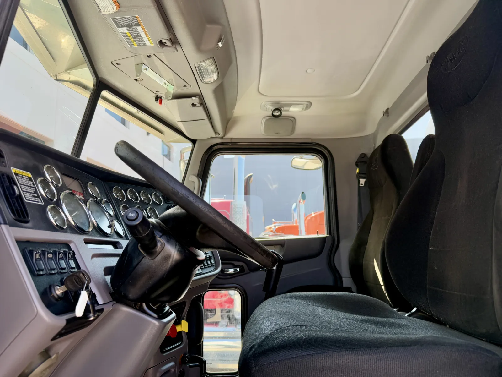 2015 Peterbilt - image 14