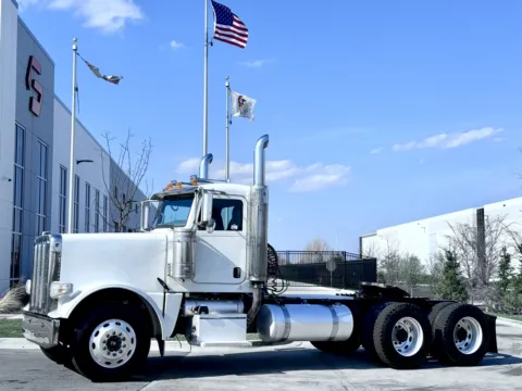 2009 PETERBILT 388 for sale in New Lenox, IL