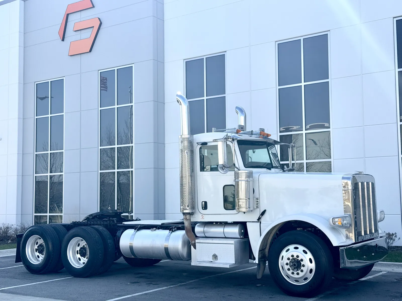 2009 Peterbilt - image 2