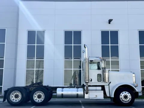 Another view of 2009 PETERBILT 388 for sale in New Lenox, IL at Forge Truck Centers - Illinois