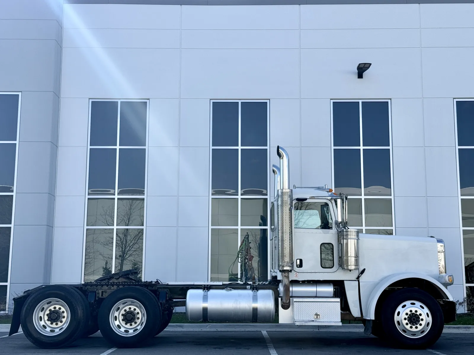 2009 Peterbilt - image 3