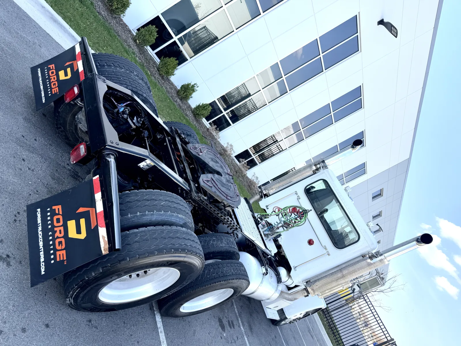 2009 Peterbilt - image 11