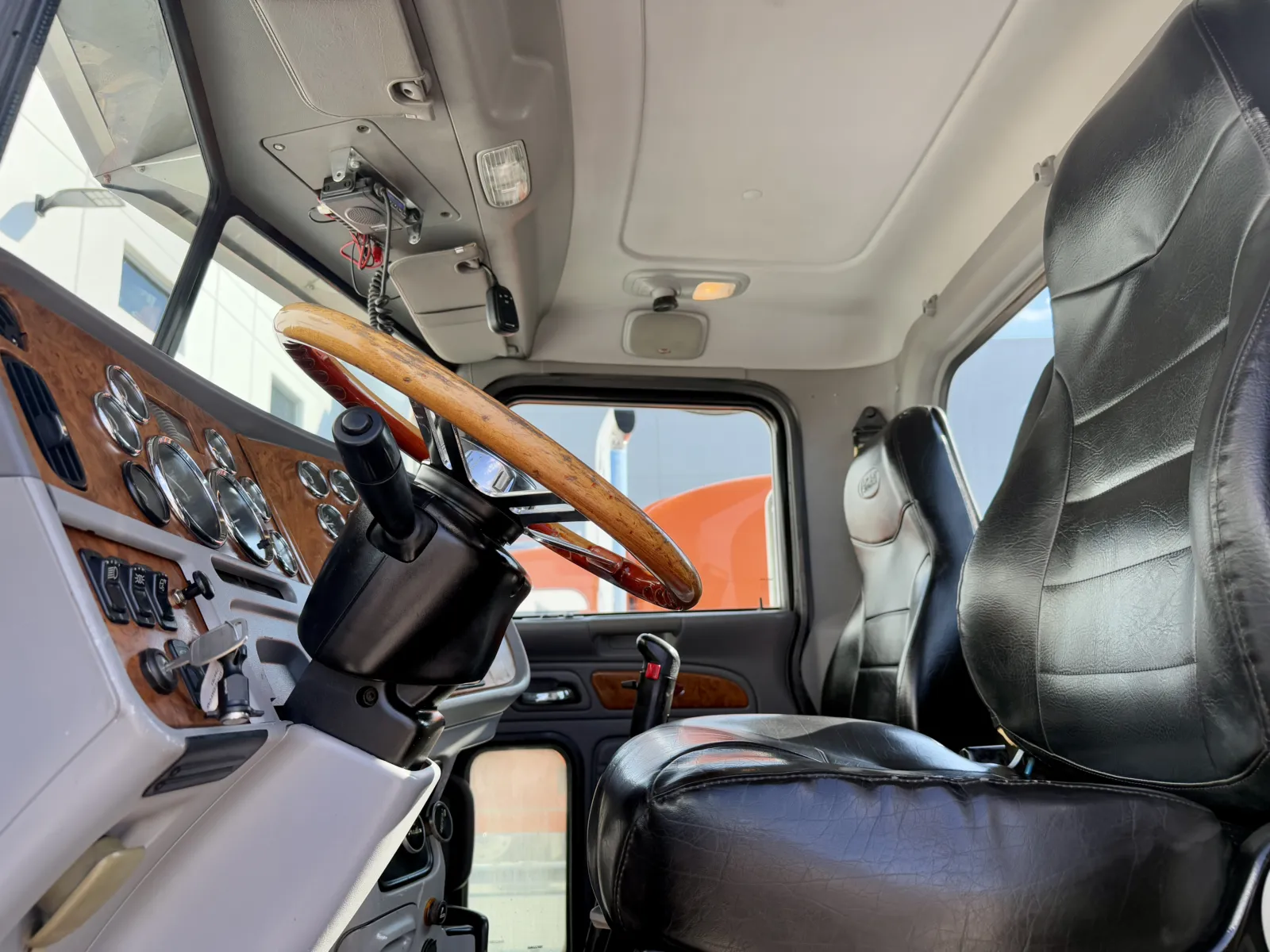 2009 Peterbilt - image 14