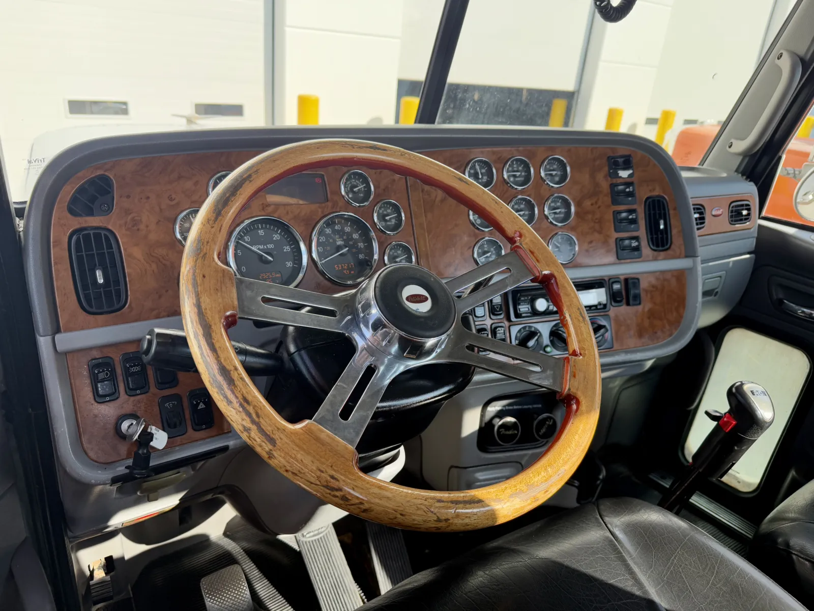 2009 Peterbilt - image 15