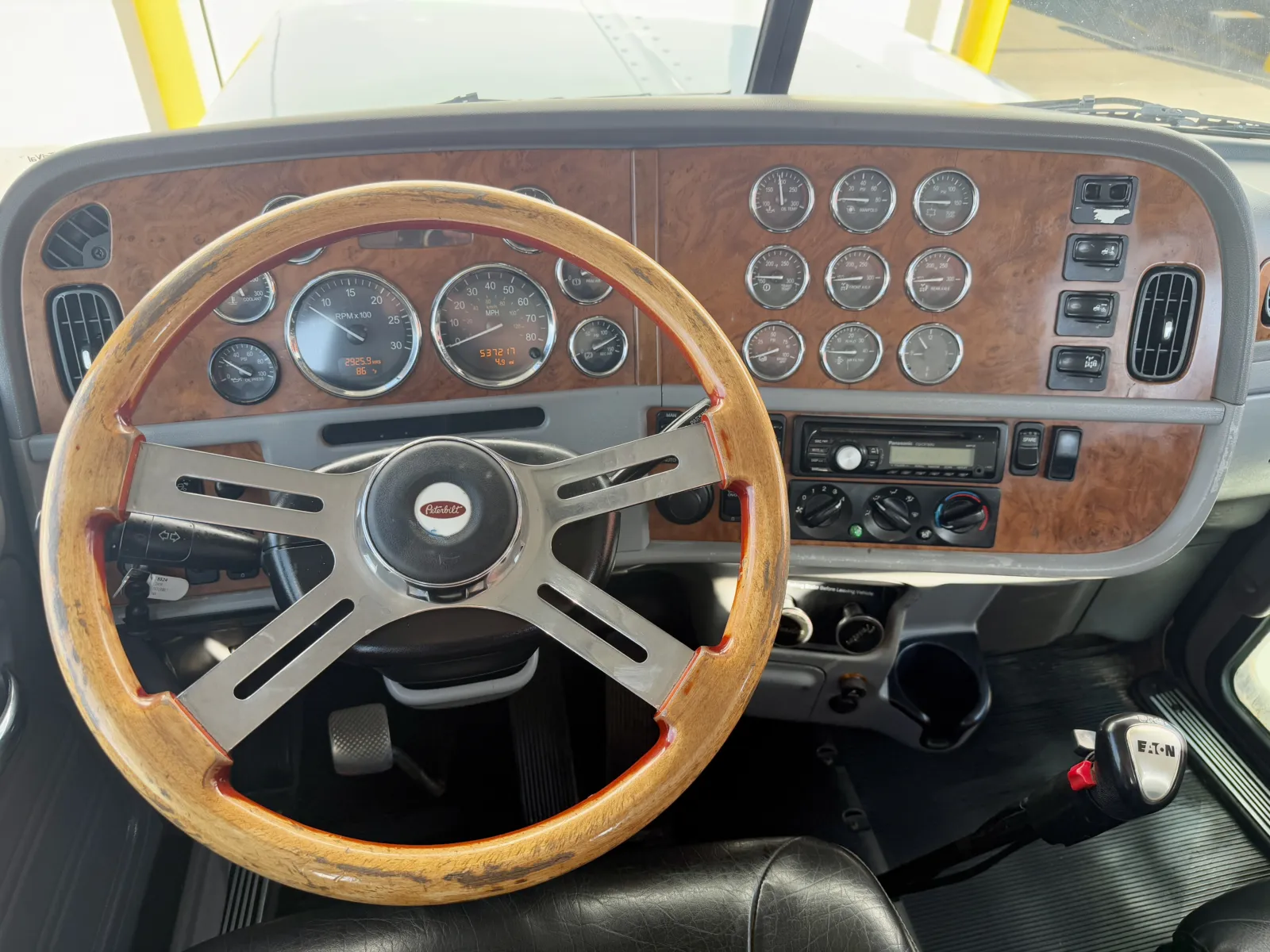2009 Peterbilt - image 16