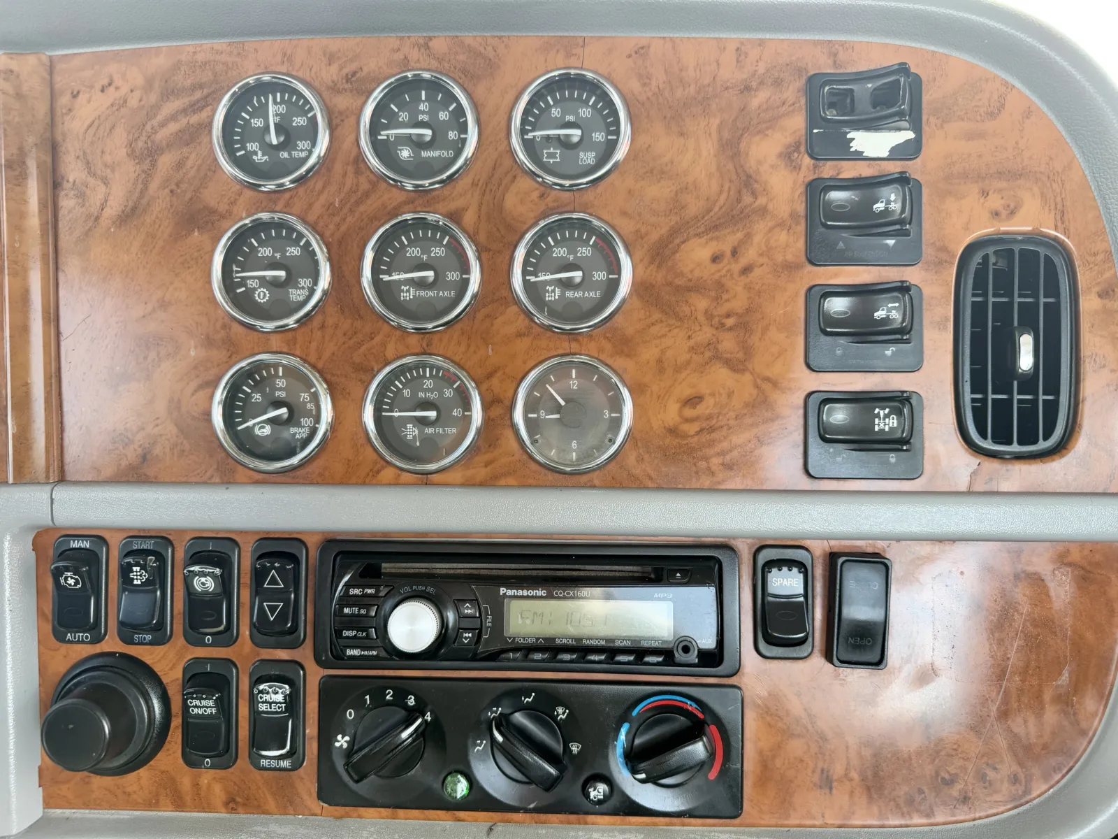 2009 Peterbilt - image 18