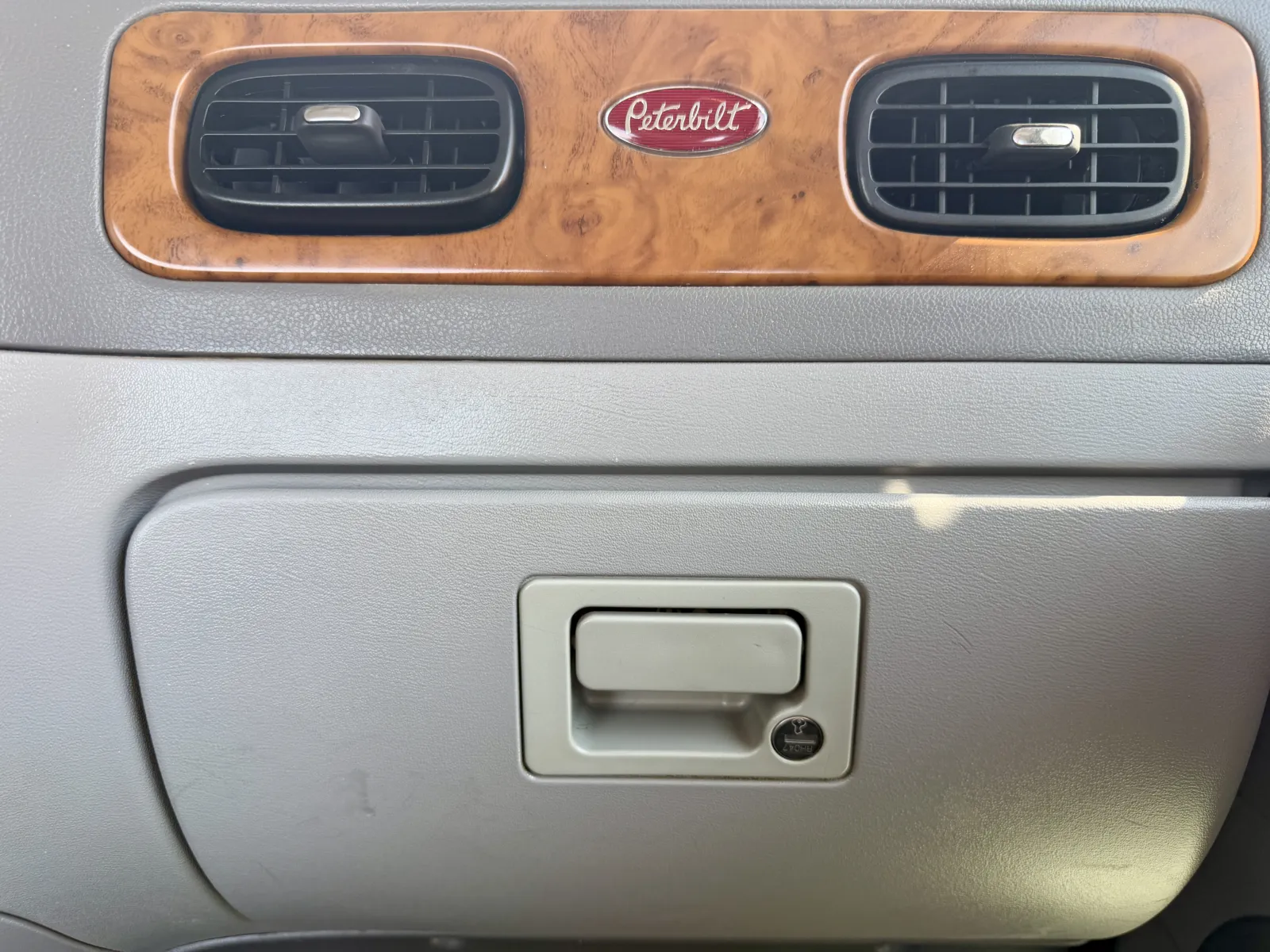 2009 Peterbilt - image 19