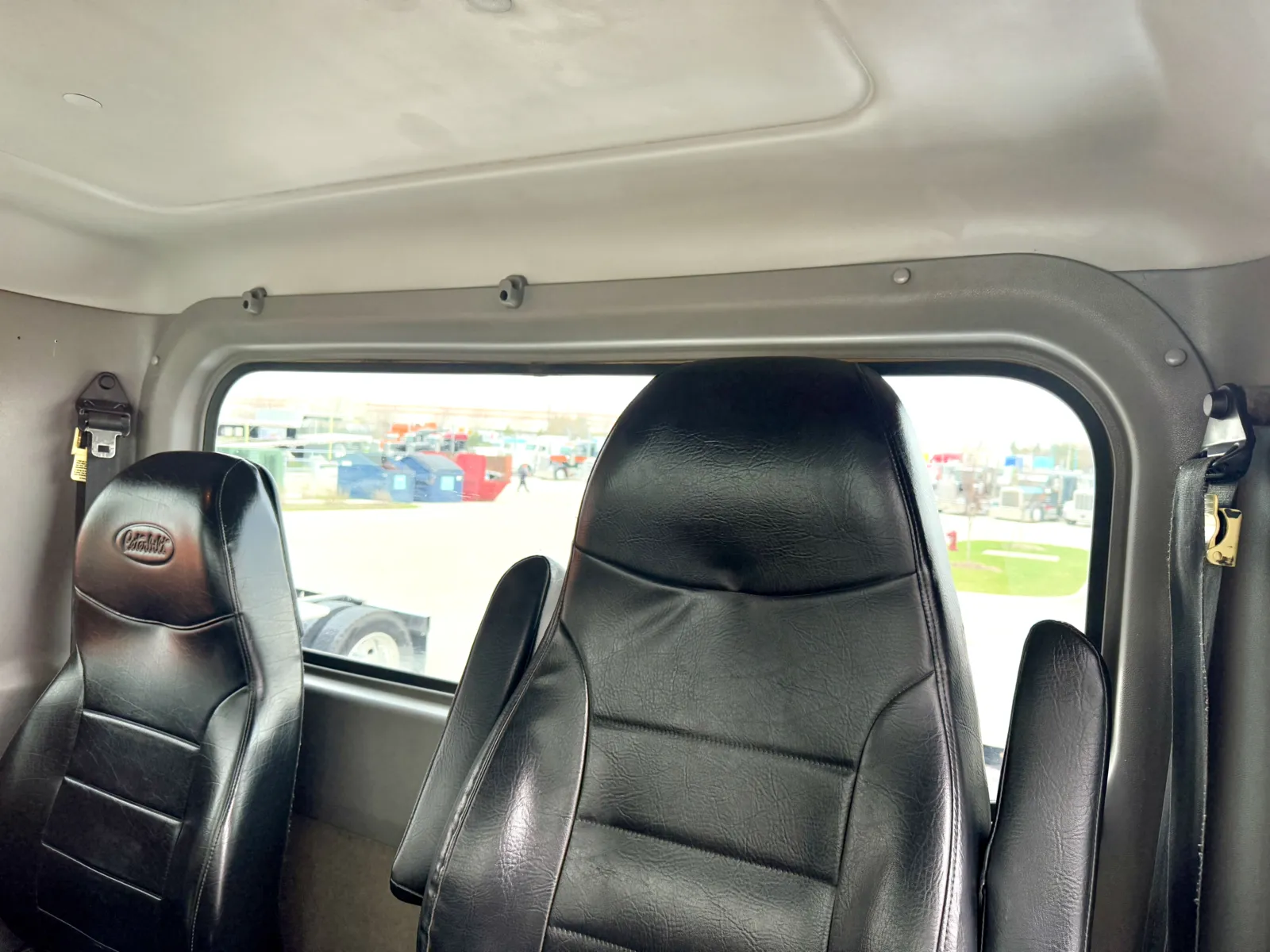 2009 Peterbilt - image 20