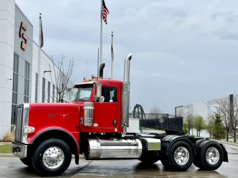 2021 PETERBILT 389 for sale in New Lenox, IL