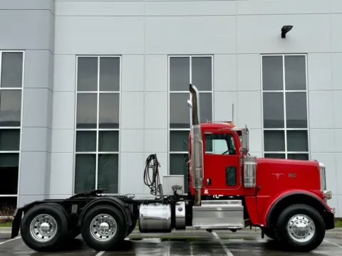 Another view of 2021 PETERBILT 389 for sale in New Lenox, IL at Forge Truck Centers - Illinois