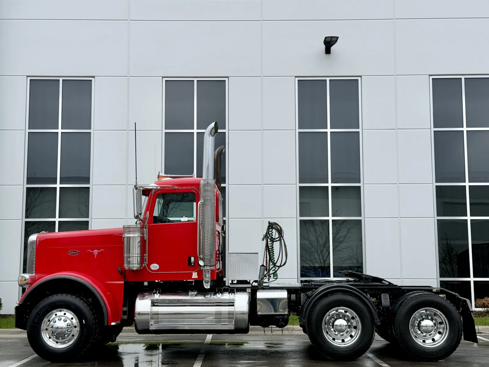 2021 Peterbilt 389 - image 4
