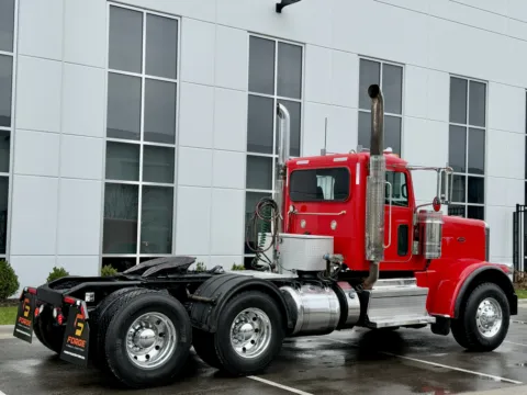 More photos of 2021 PETERBILT 389 at Forge Truck Centers - Illinois, IL