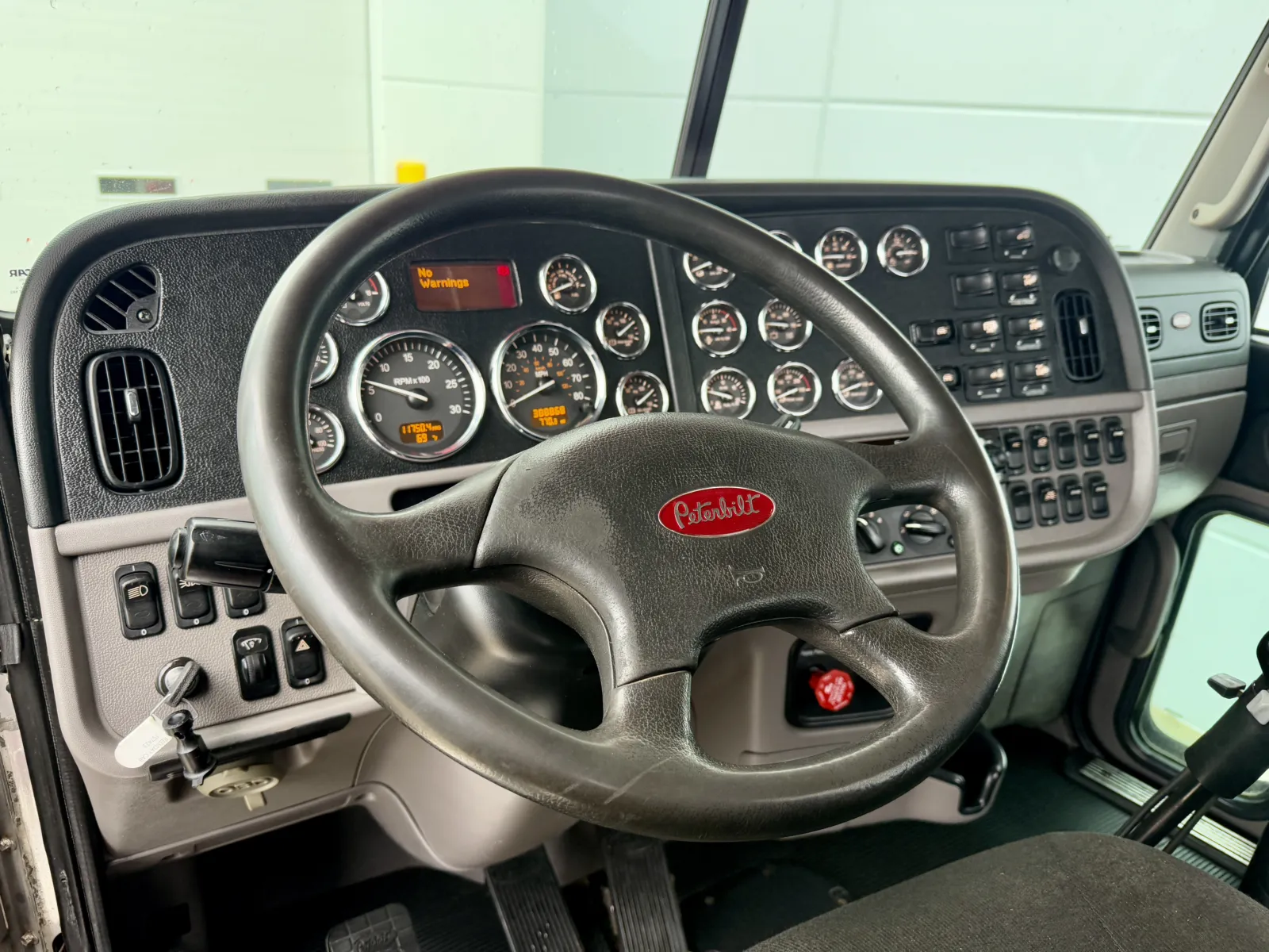 2021 Peterbilt 389 - image 15