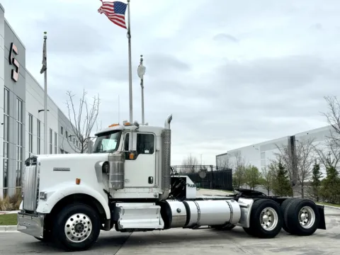 2015 KENWORTH W900 for sale in New Lenox, IL
