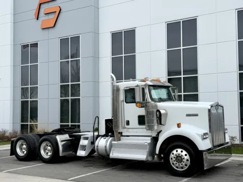 Photos of 2015 KENWORTH W900 for sale in New Lenox, IL at Forge Truck Centers - Illinois