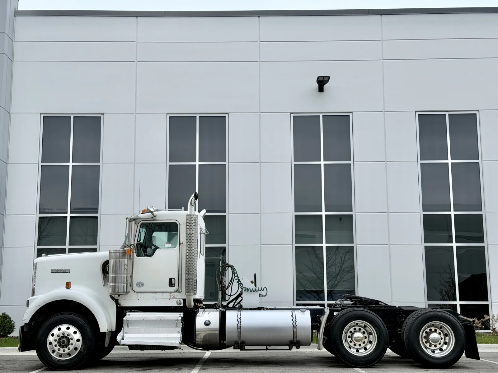 2015 Kenworth W900 - image 4