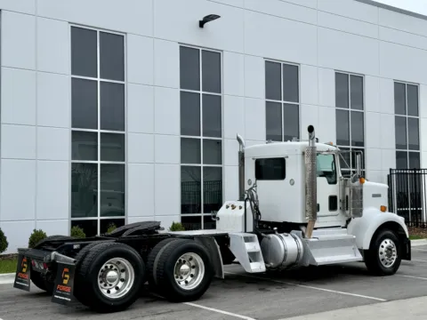 More photos of 2015 KENWORTH W900 at Forge Truck Centers - Illinois, IL