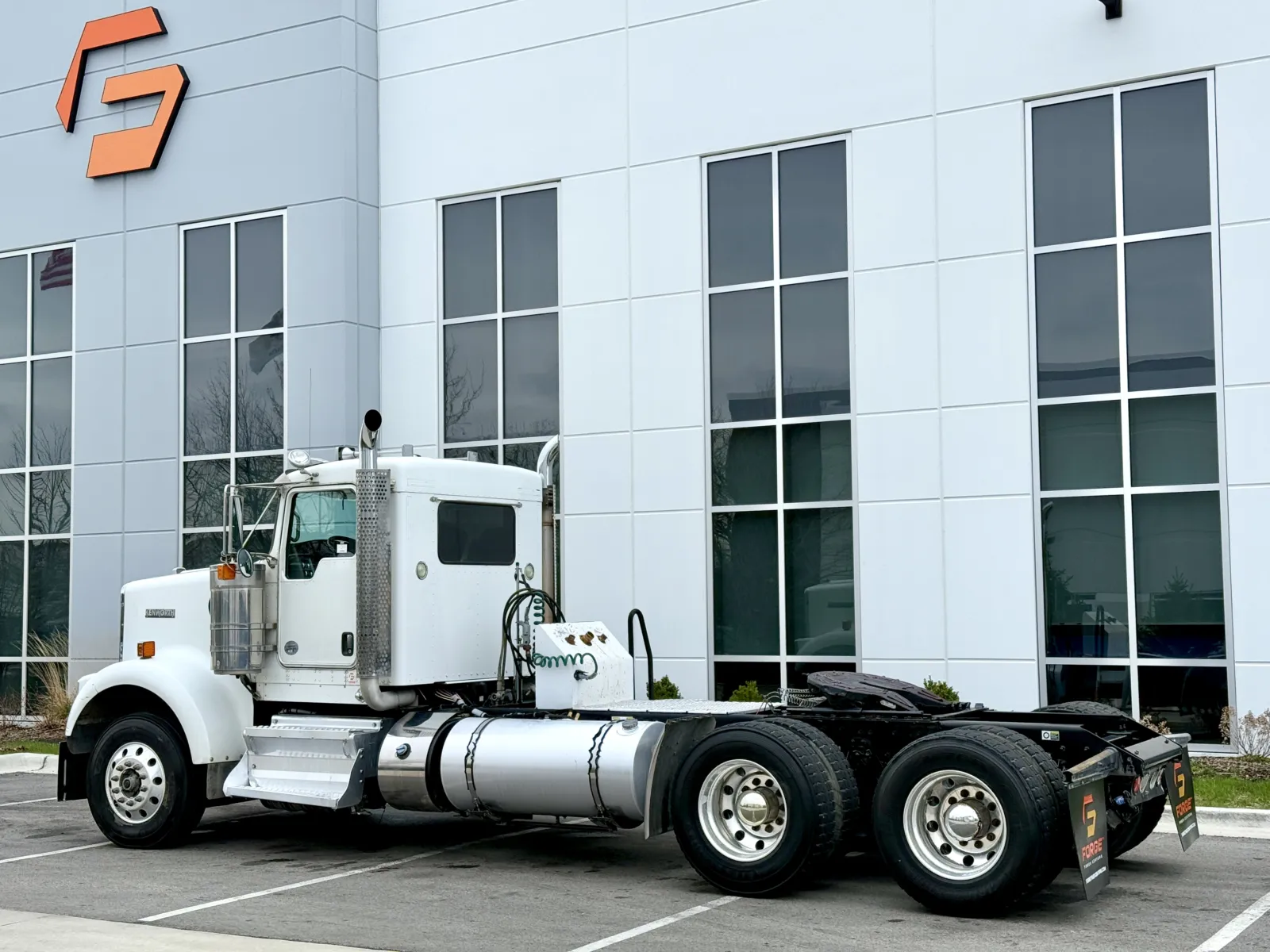 2015 Kenworth W900 - image 6