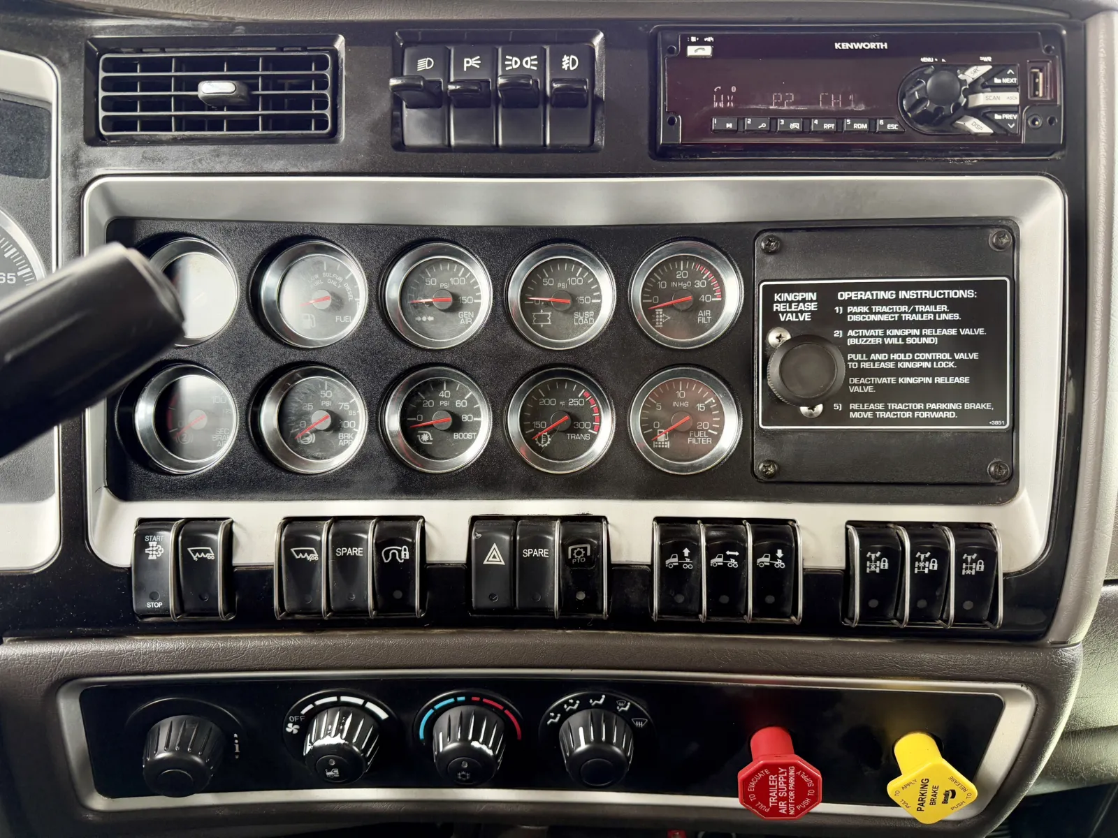 2015 Kenworth W900 - image 18