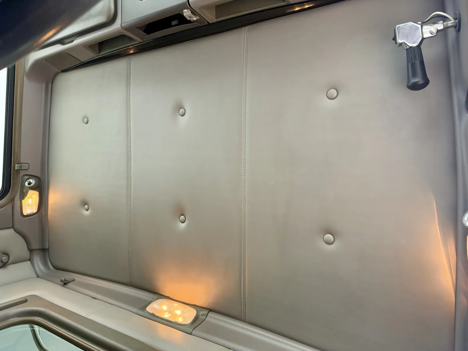 2015 Kenworth W900 - image 21