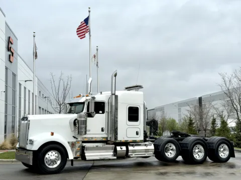 Used 2020 KENWORTH W900 for sale in New Lenox, IL at Forge Truck