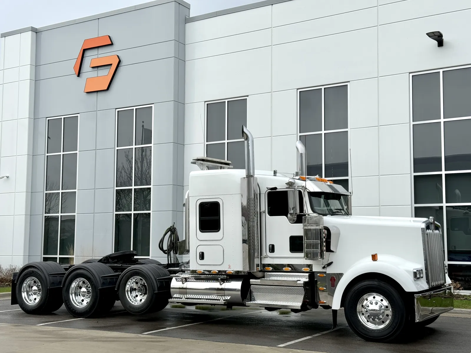 2021 Kenworth W900 - image 2