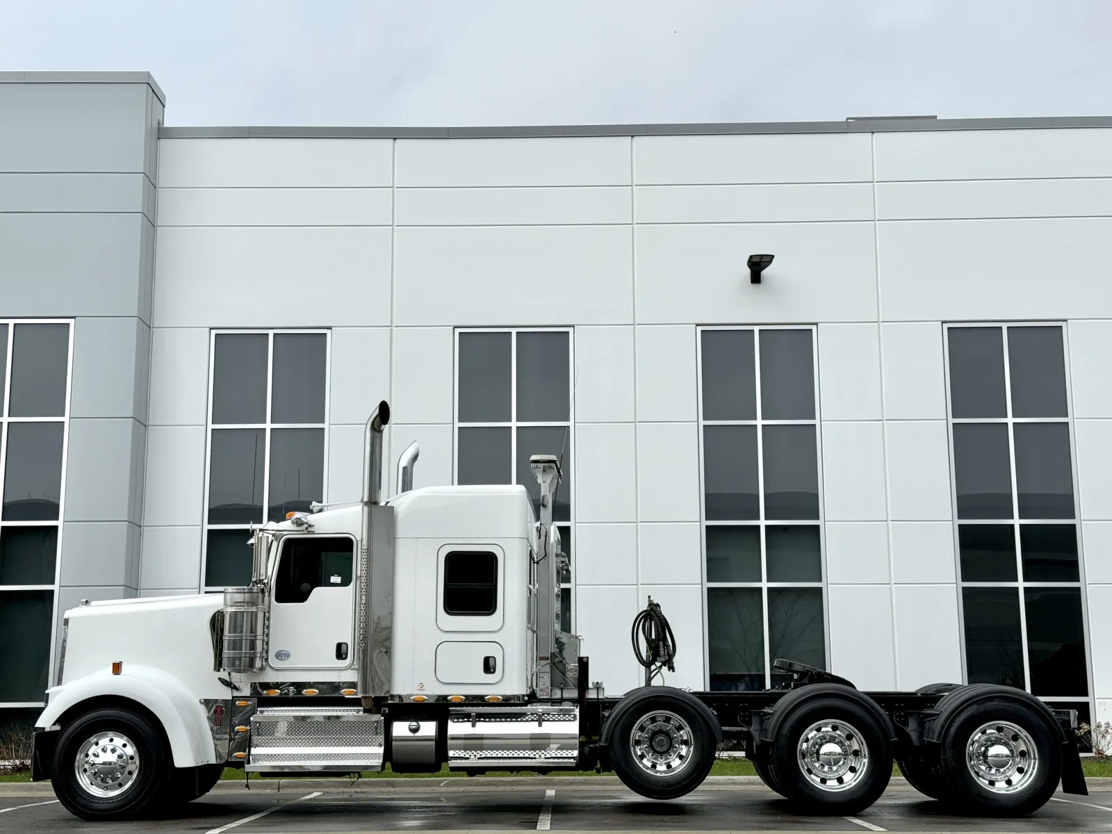 2021 Kenworth W900 - image 4