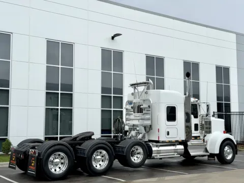 More photos of 2021 KENWORTH W900 at Forge Truck Centers - Illinois, IL