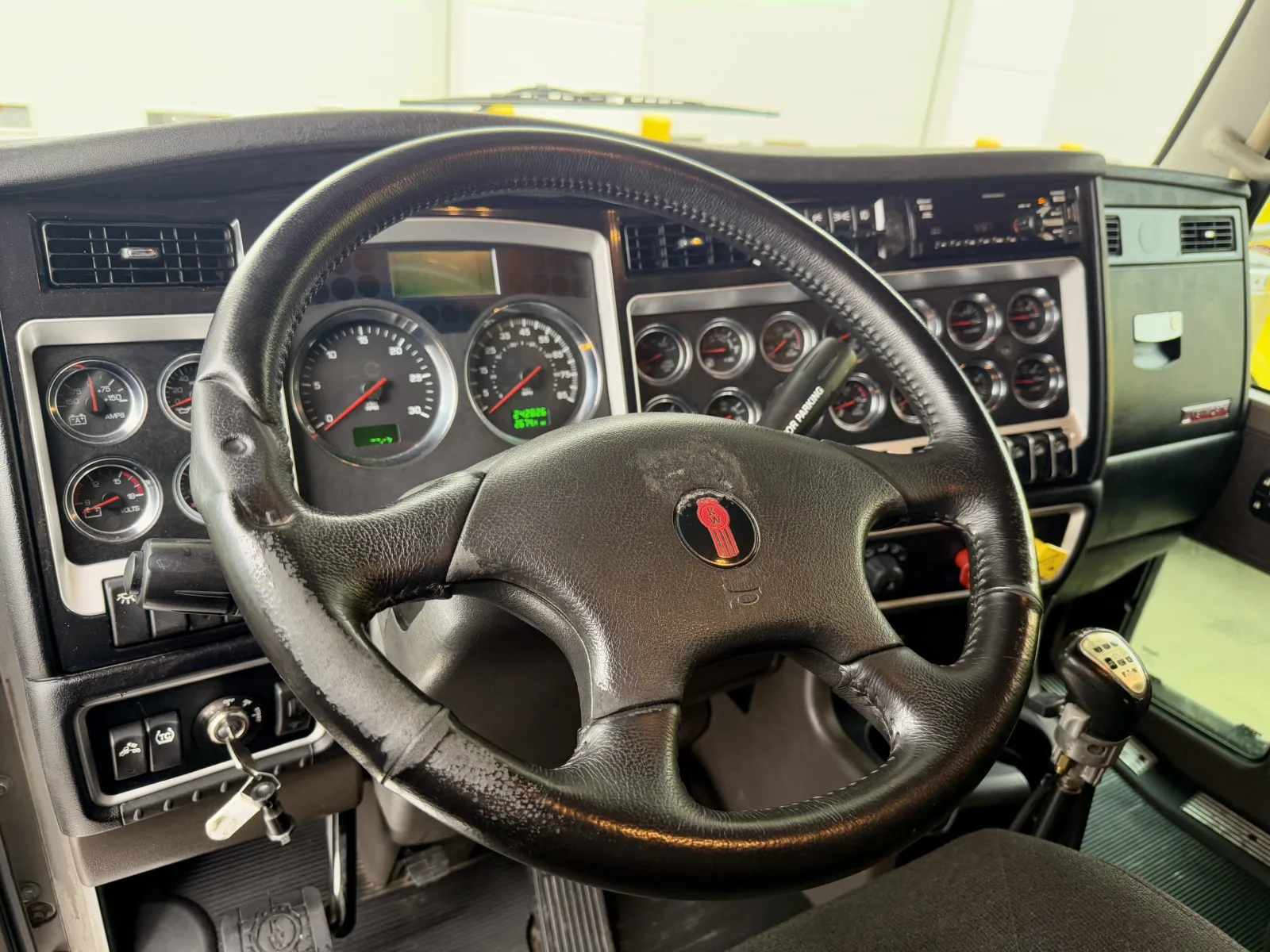 2021 Kenworth W900 - image 15