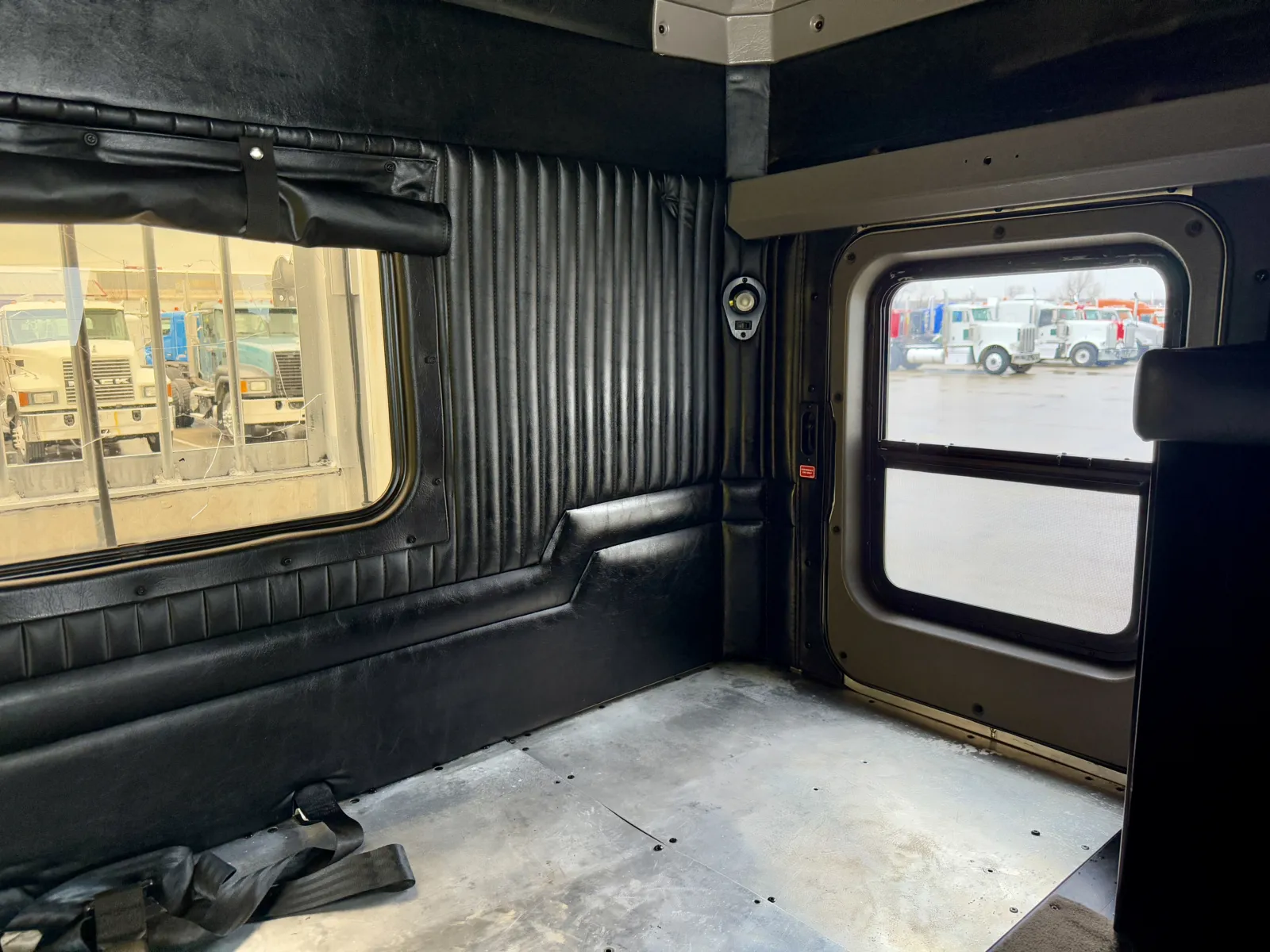 2021 Kenworth W900 - image 24