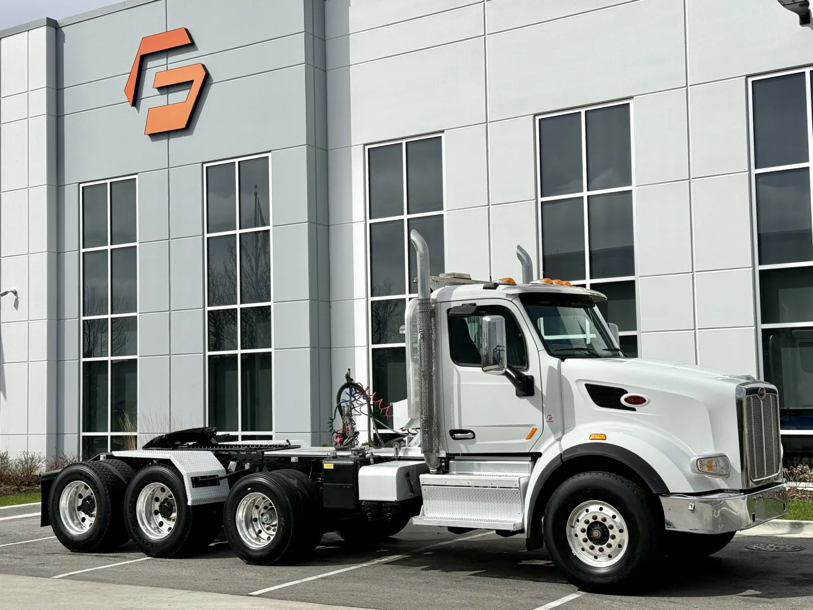 2020 Peterbilt 567 - image 2