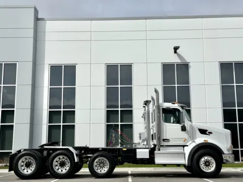 Another view of 2020 PETERBILT 567 for sale in New Lenox, IL at Forge Truck Centers - Illinois