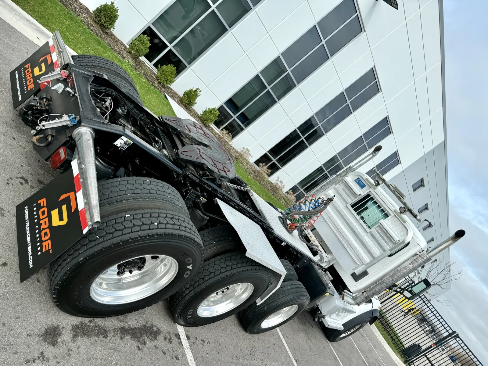 2020 Peterbilt 567 - image 11