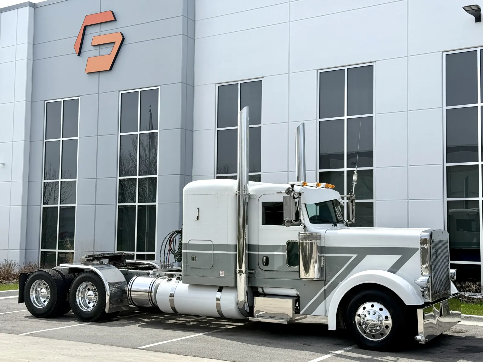 2007 Peterbilt - image 2