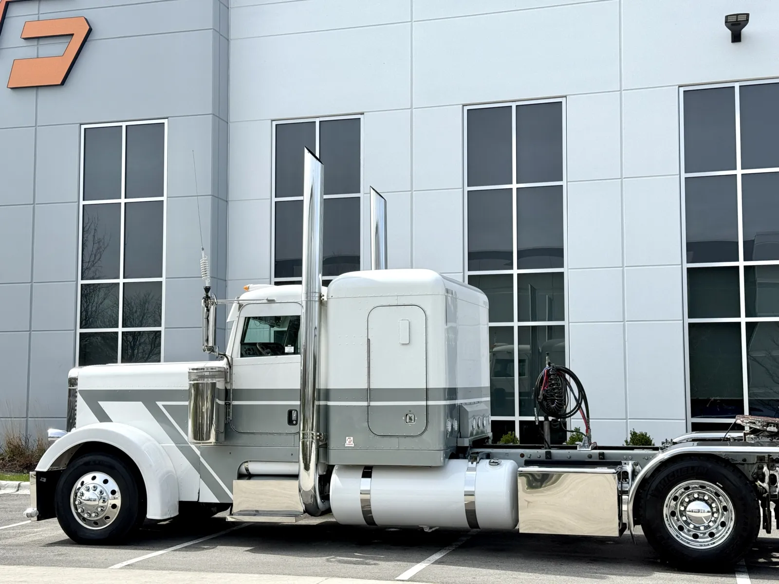 2007 Peterbilt - image 8