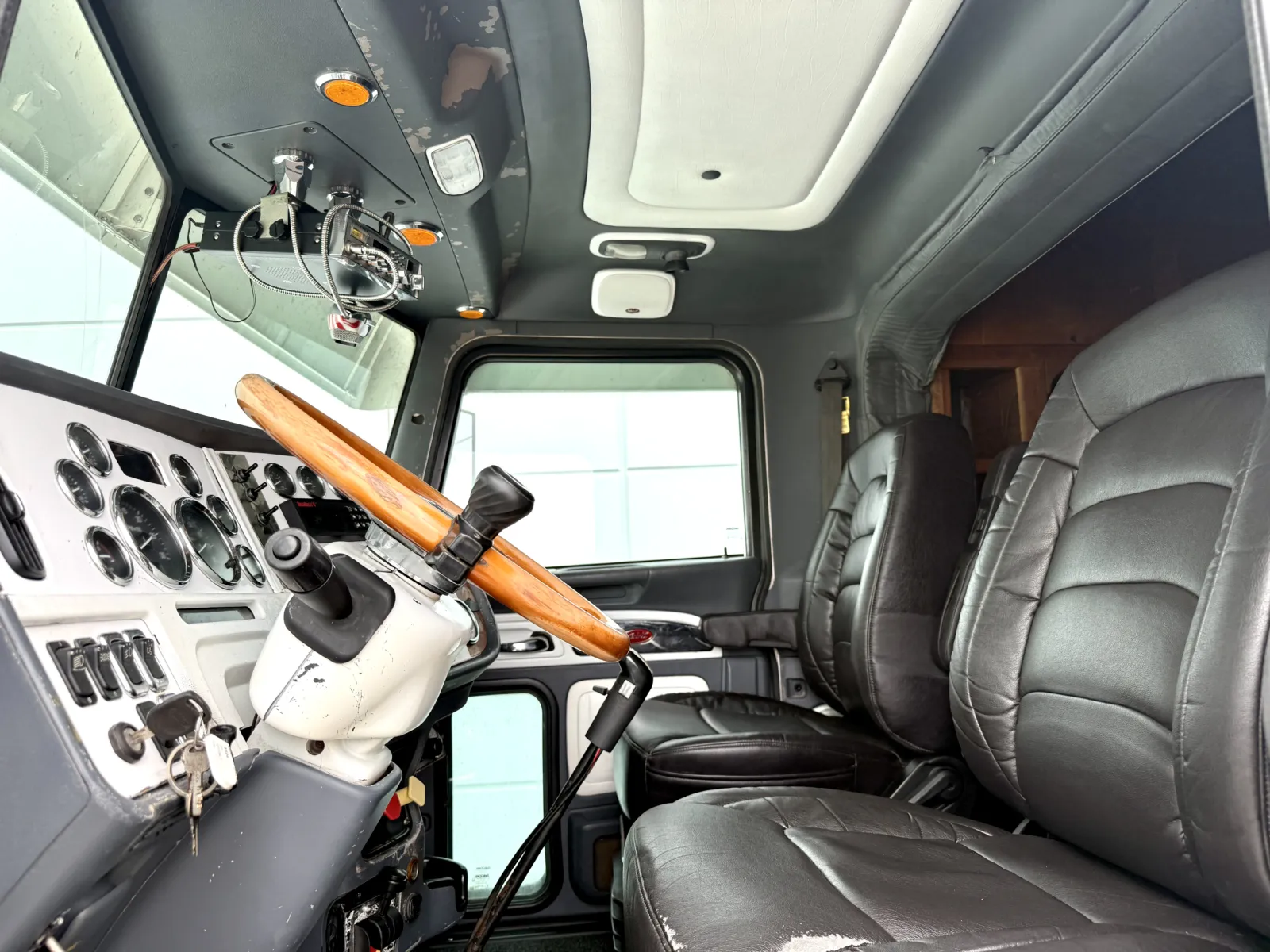 2007 Peterbilt - image 14